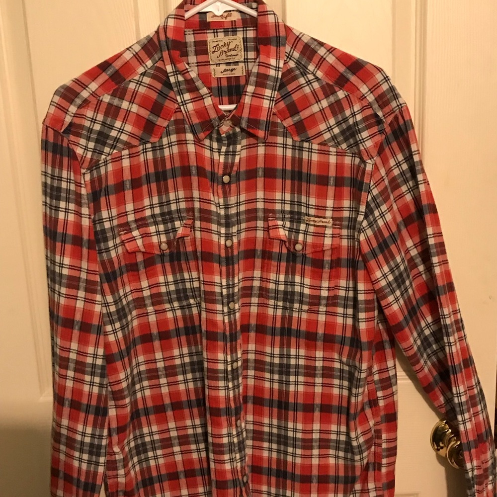 Lucky Brand Men’s Button up Collared Shirt.